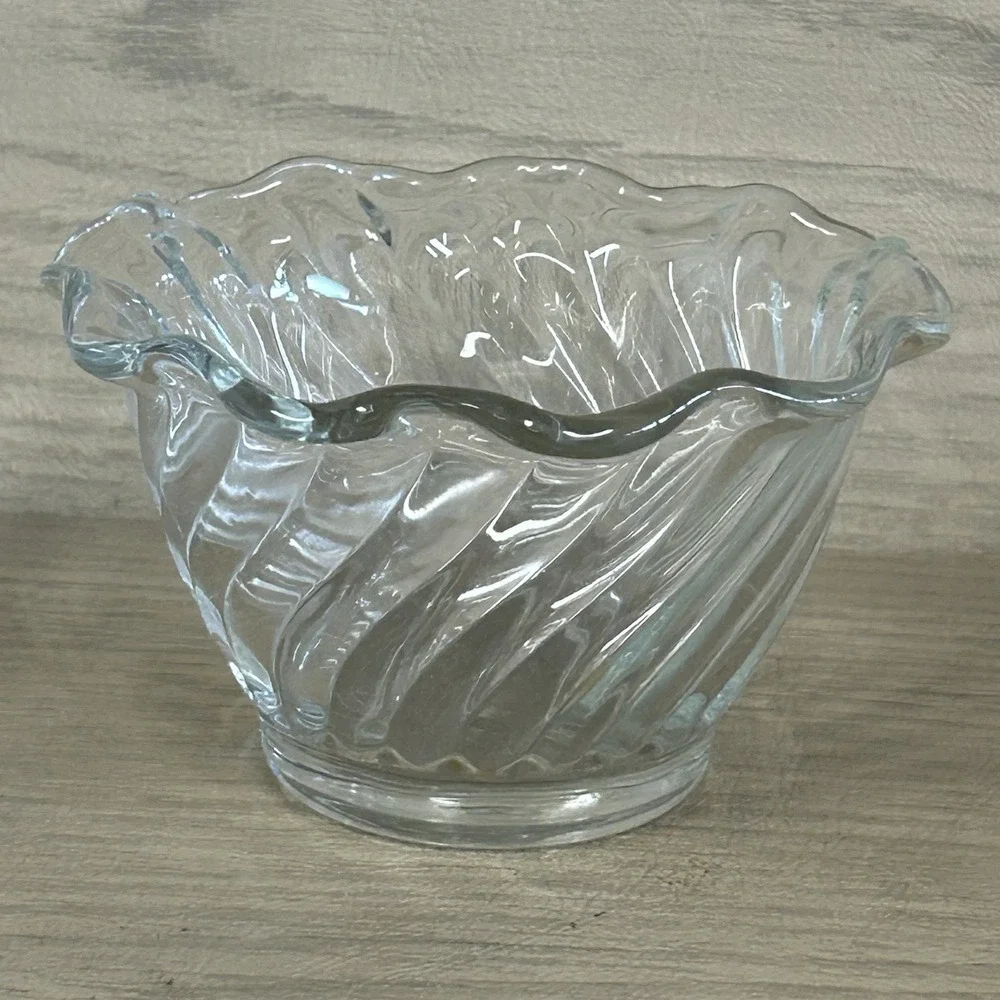 Vintage Anchor Hocking Clear Glass Swirl Scalloped Edge 2